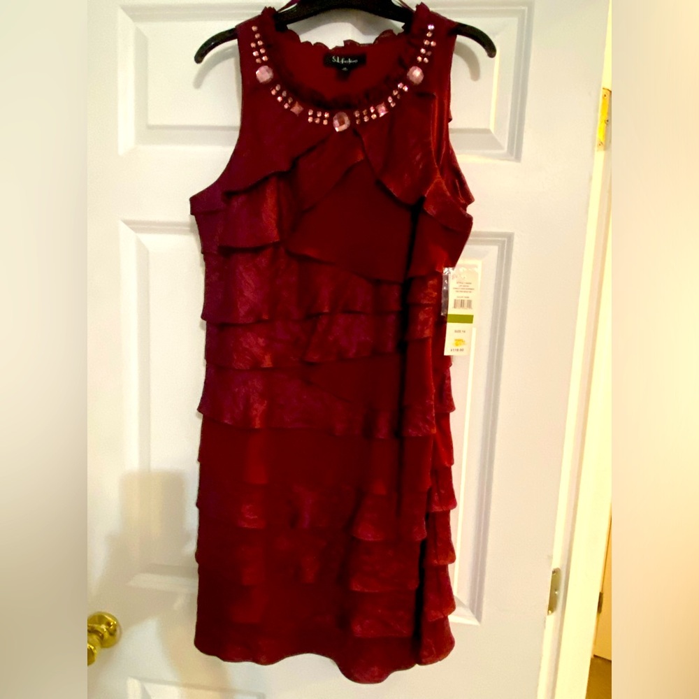 BEAUTIFUL Si FASHIONS TIERED DRESS WITH  SHAWL!